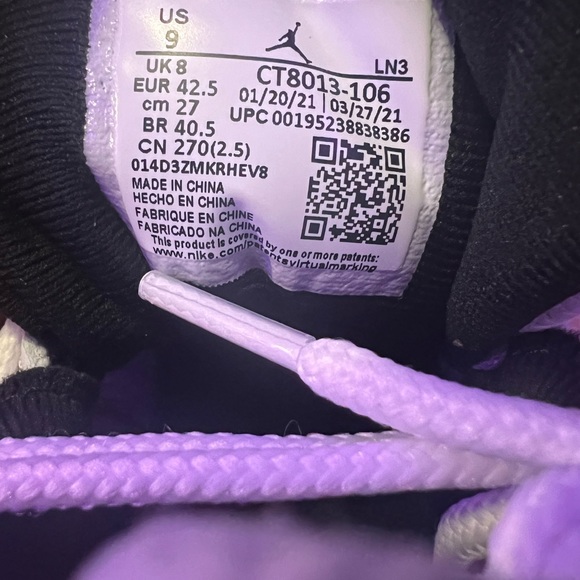 Jordan 12 (Size 9) - Picture 5 of 7